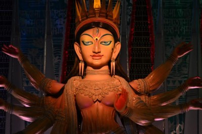 Festive fever reaches peak on Maha Ashtami-Maha Navami